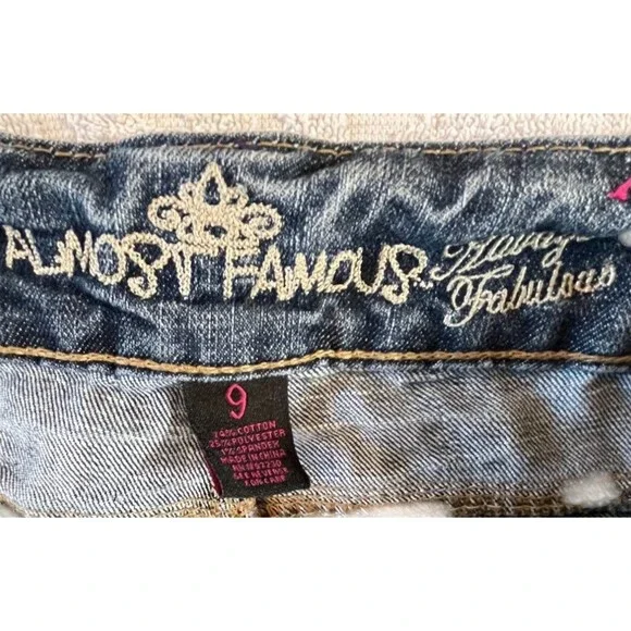 Almost Famous Jeans Women 9 Mid Rise Distressed Stretch Always Fabulous (W32 L31 - Picture 9 of 16